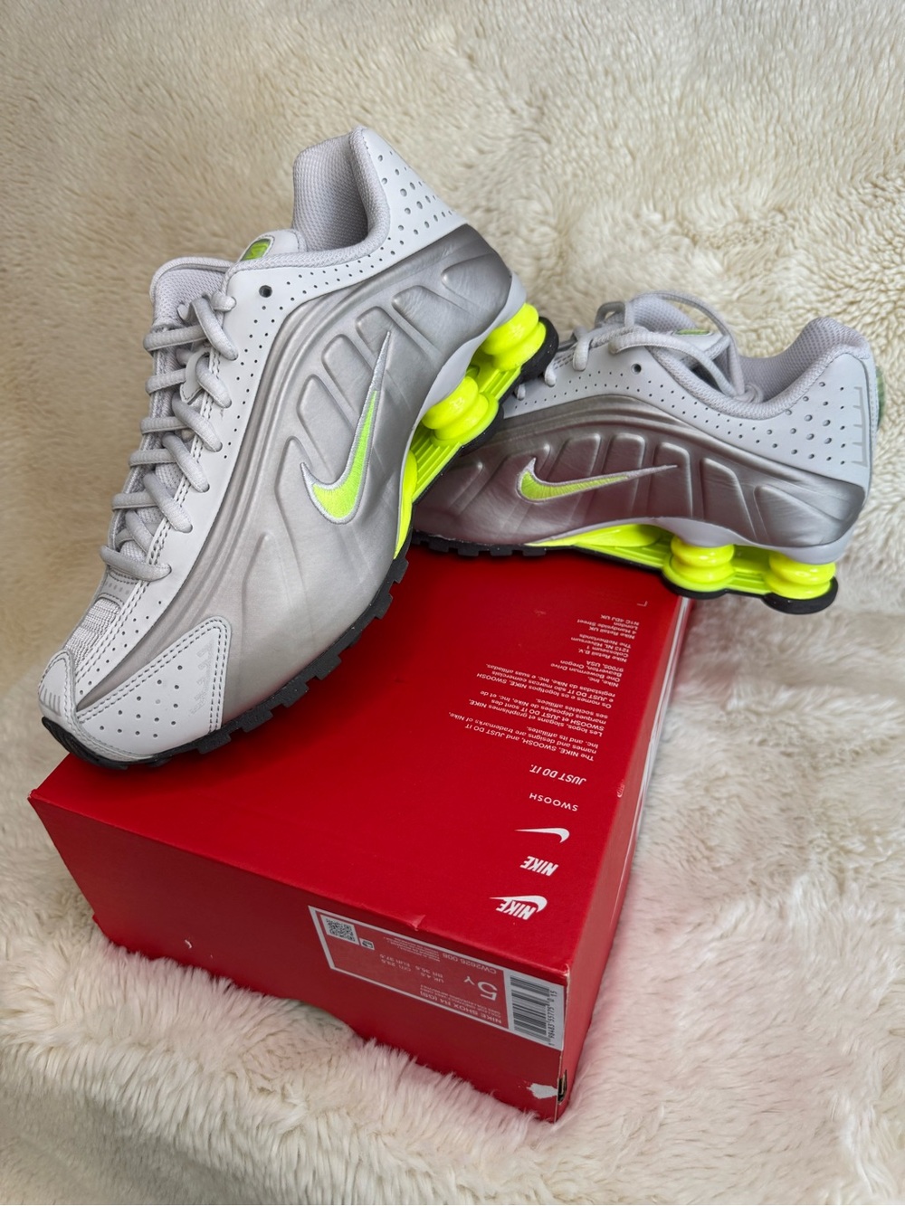 NWB Nike Shox size 5y
